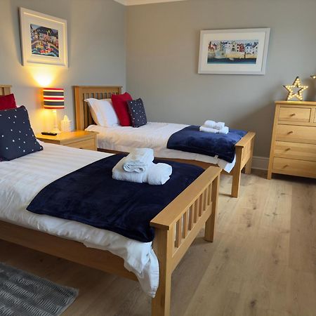 Vast, Elegant Home With Indoor Pool & Sauna Near Popular Golf Course Kington  Exterior foto