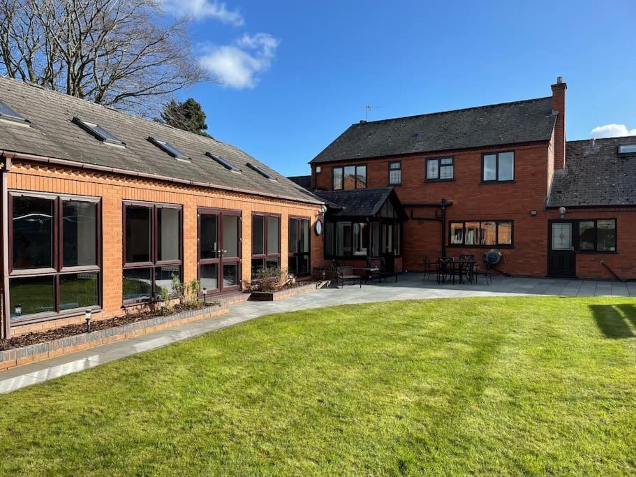 Vast, Elegant Home With Indoor Pool & Sauna Near Popular Golf Course Kington  Exterior foto