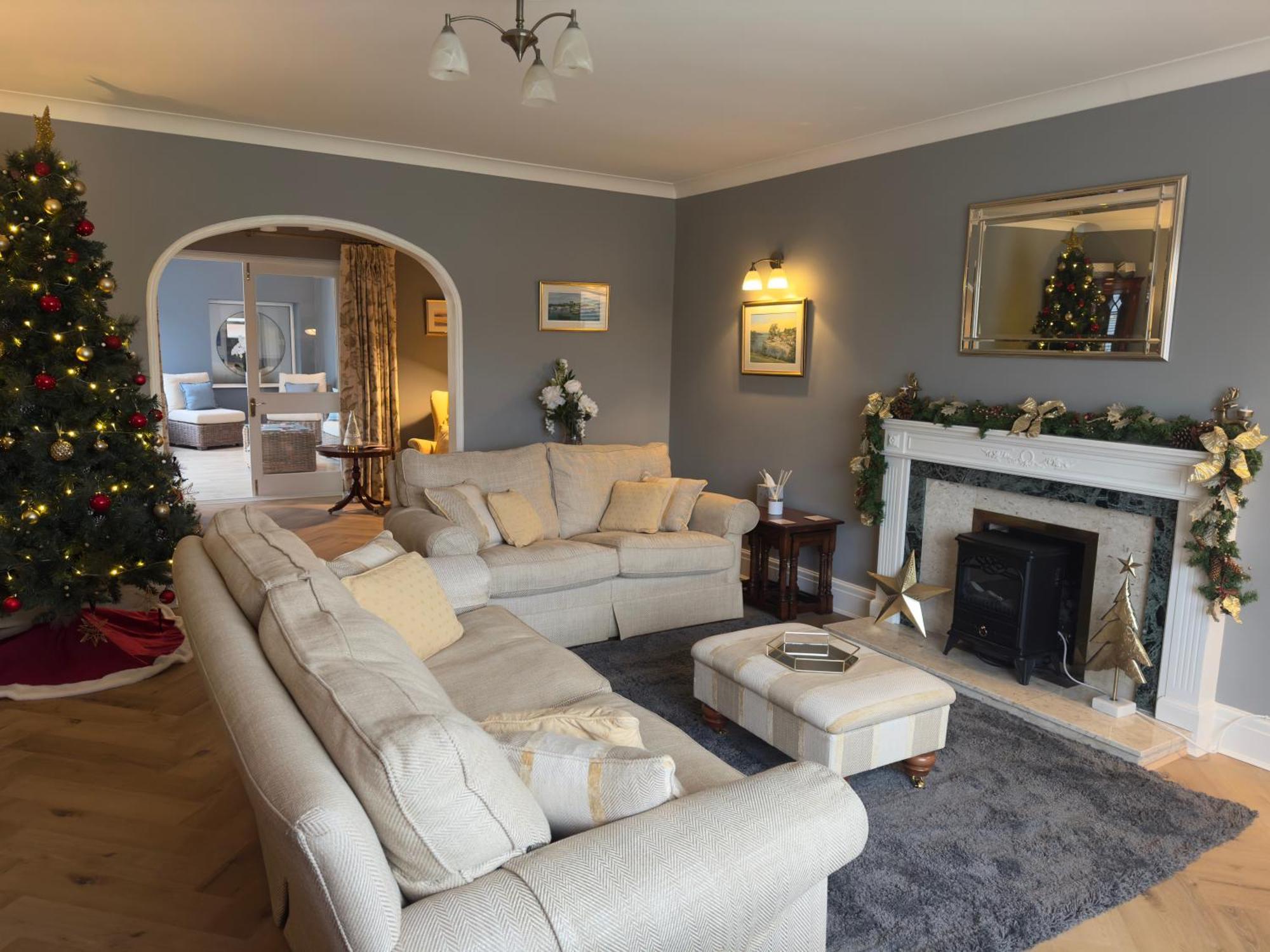 Vast, Elegant Home With Indoor Pool & Sauna Near Popular Golf Course Kington  Exterior foto
