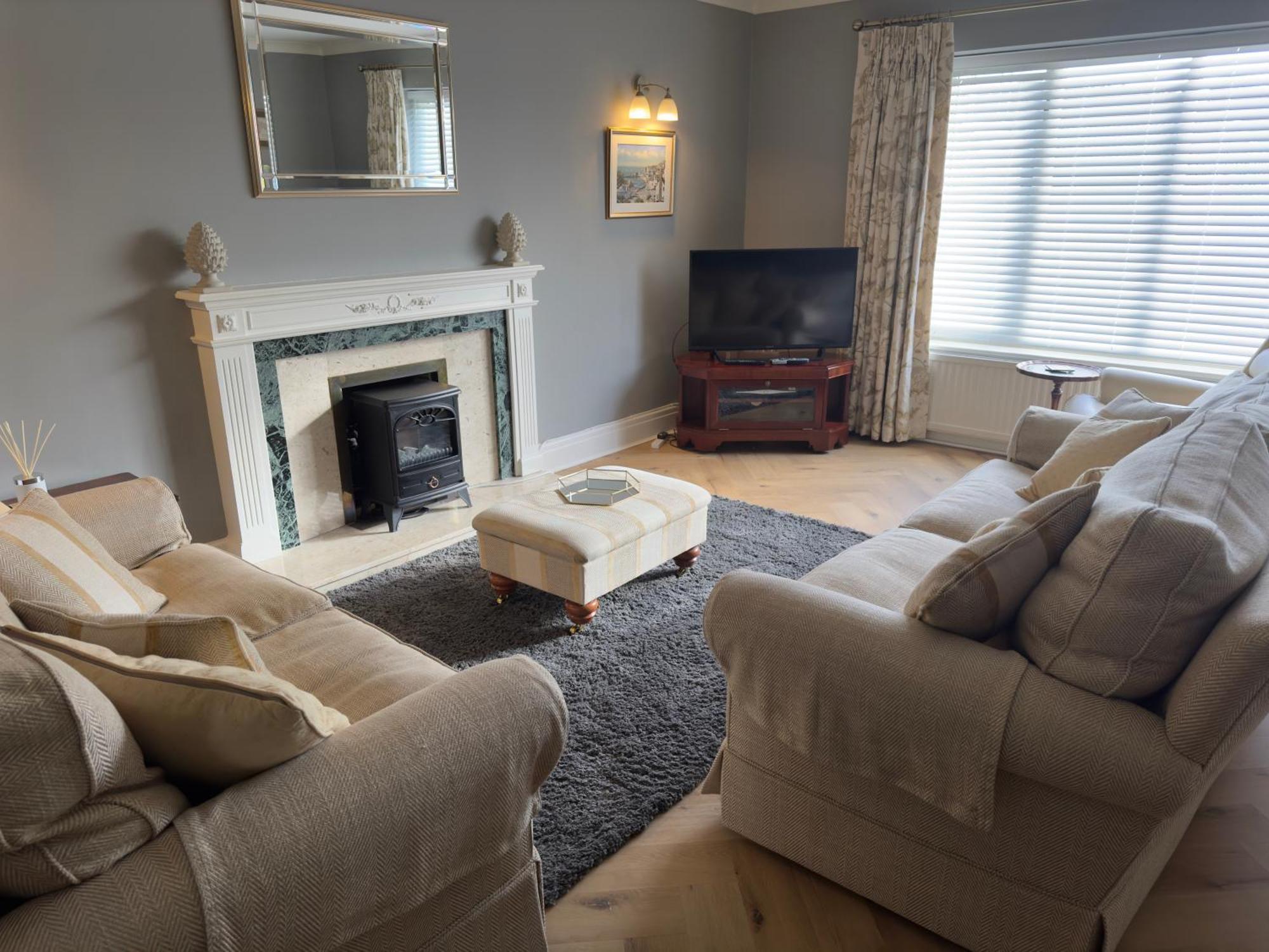 Vast, Elegant Home With Indoor Pool & Sauna Near Popular Golf Course Kington  Exterior foto